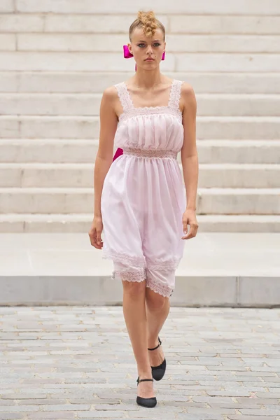 Look 27